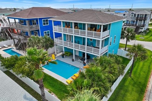 694 Kara Ln, Port Aransas, TX, 78373-6151 | Card Image