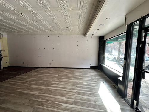 44 Douglaston Pkwy, Little Neck, NY, 11363-1843 | Card Image