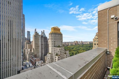 58 W 58th St, New York, NY, 10019-2502 | Card Image