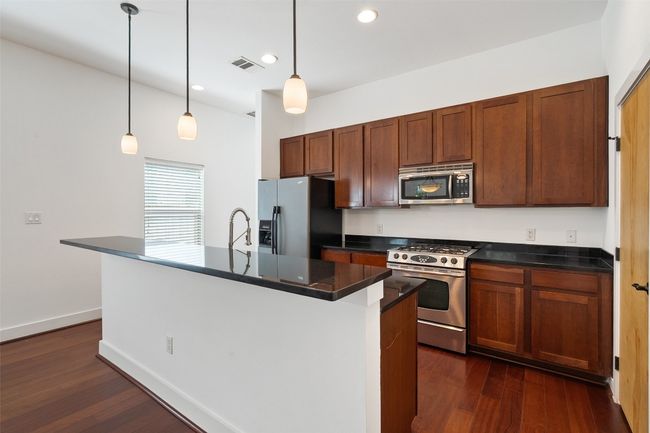 B - 2209 Thornton Rd, Condo with 3 bedrooms, 3 bathrooms and 2 parking in Austin TX | Image 5