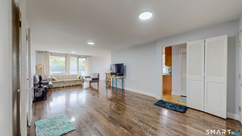 1h-1 Strawberry Hill Ct, Stamford, CT, 06902-2529 | Card Image
