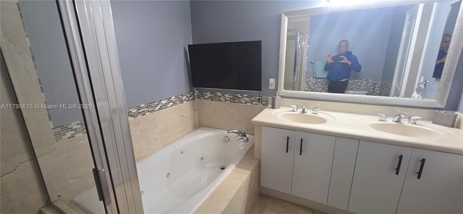 APT-1024 - 7900 Harbor Island Dr, Condo with 1 bedrooms, 2 bathrooms and null parking in North Bay Village FL | Image 38