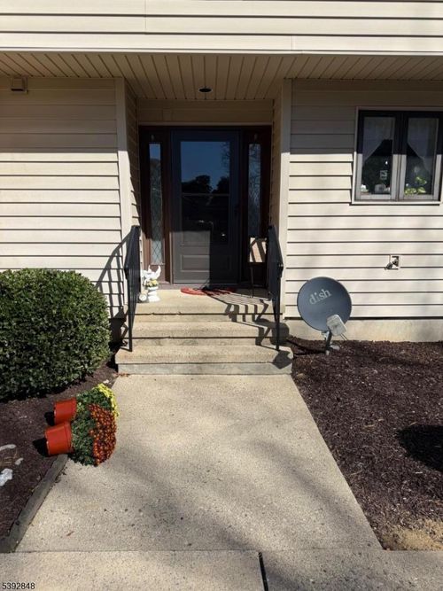 11 Cheyenne Rd, Lafayette, NJ, 07848-4031 | Card Image