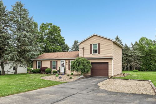 2920 Mercer Rd, New Castle, PA, 16105-1320 | Card Image