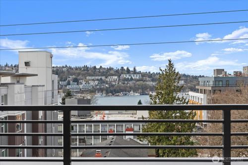 2374 Franklin Ave E, Seattle, WA, 98102-3315 | Card Image