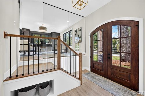 21 Balcon Est, Creve Coeur, MO, 63141-8605 | Card Image