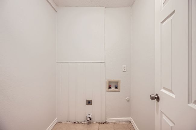 Washroom featuring hookup for an electric dryer, light tile patterned floors, washer hookup, laundry area, and baseboards | Image 25