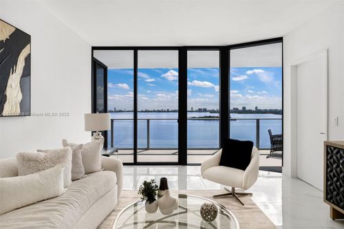 1005-700 Ne 24th St, Miami, FL, 33137-5502 | Card Image