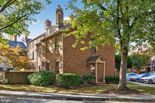 700 W Abingdon Ct, ALEXANDRIA, VA, 22314-1352 | Card Image