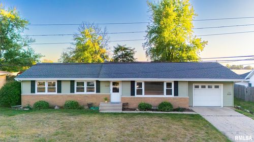 320 Oakwood Cir, Washington, IL, 61571-2572 | Card Image