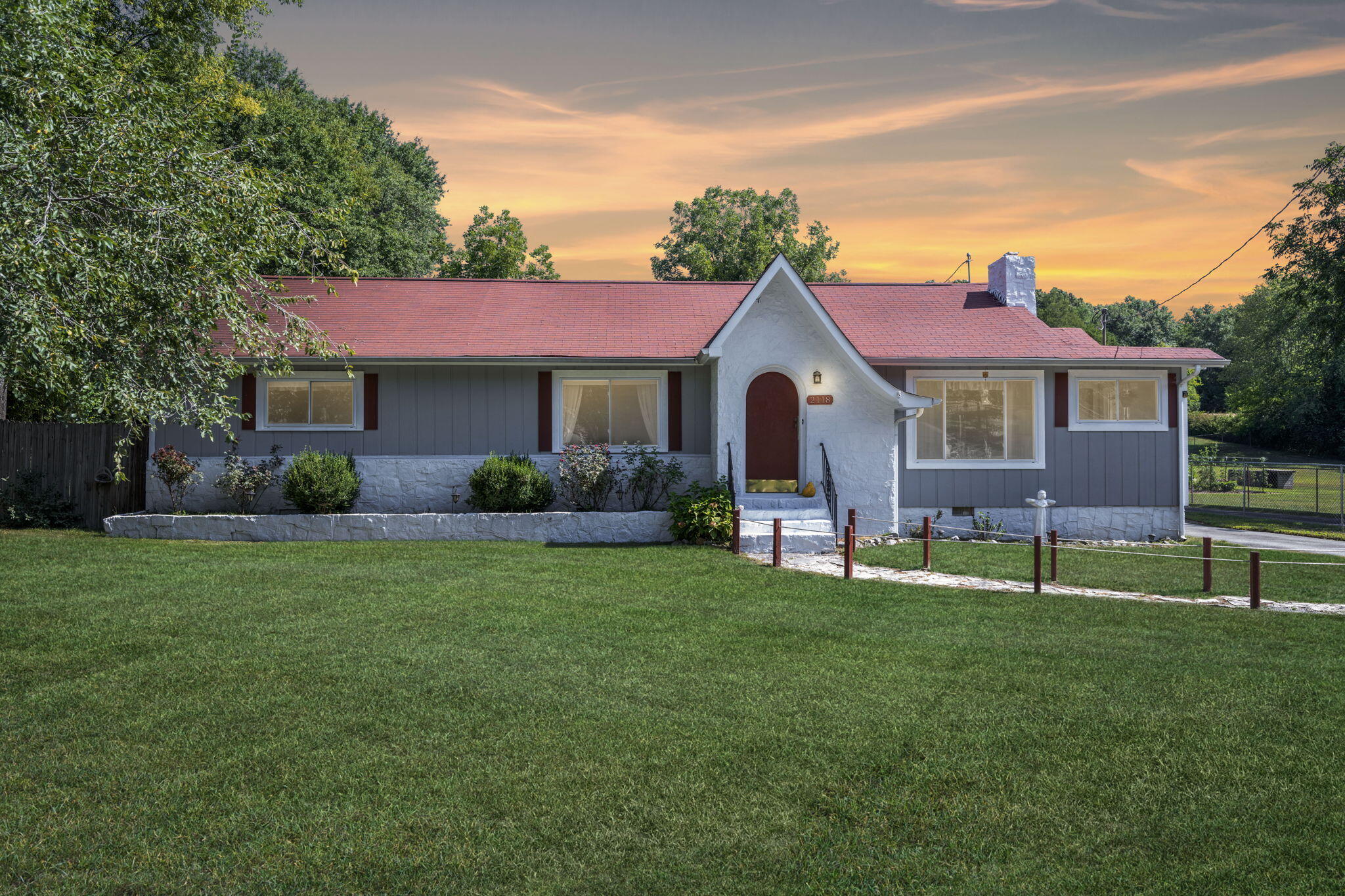 Mcfarland Ave, Rossville, GA 30741