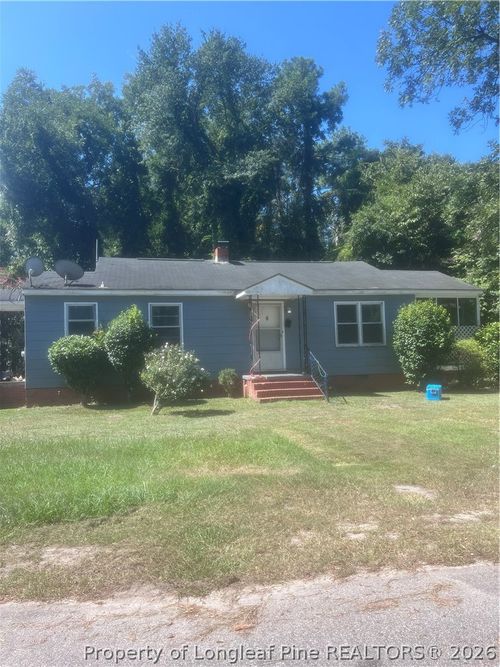 104 E Cottingham St, Maxton, NC, 28364-1934 | Card Image