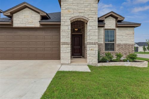 500 Seabiscuit Dr, Jarrell, TX, 76537-1978 | Card Image