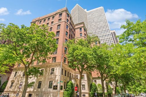 2d-2608 N Lakeview Ave, Chicago, IL, 60614-1802 | Card Image