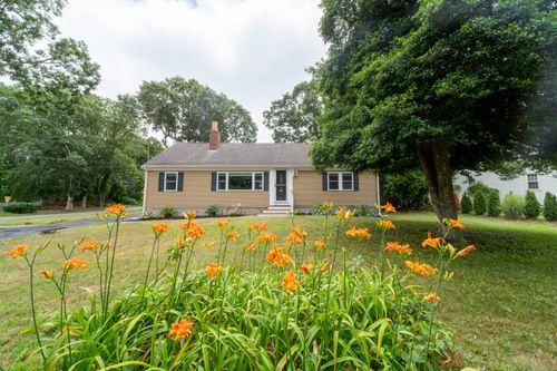7 Arbeta Rd, Hyannis, MA, 02601-2414 | Card Image