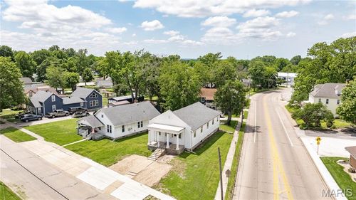 400 S Washington St, Jerseyville, IL, 62052-2152 | Card Image