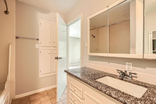 Primary Bathroom | Image 10