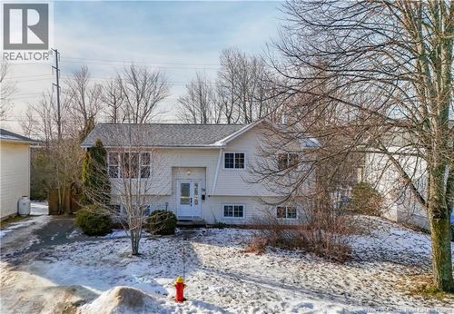 70 Emmerson St, Fredericton, NB, E3B6G8 | Card Image