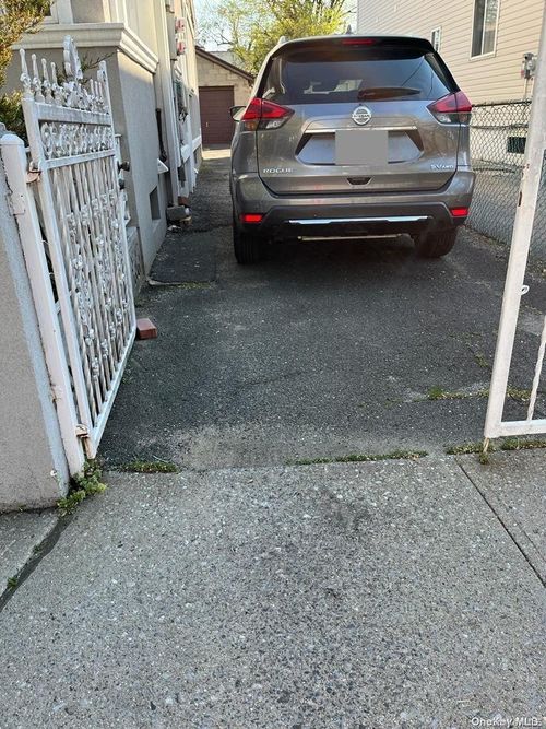 219 143rd Rd, Springfield Gardens, NY, 11413-3113 | Card Image