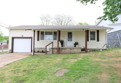 310 N Main St, Wagoner, OK, 74467-3834 | Card Image