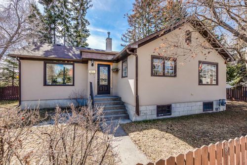 601 30 Avenue Sw, Home with 2 bedrooms, 1 bathrooms and 1 parking in Calgary AB | Card Image