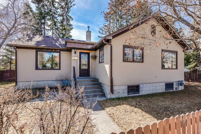 601 30 Avenue Sw, Home with 2 bedrooms, 1 bathrooms and 1 parking in Calgary AB | Image 1