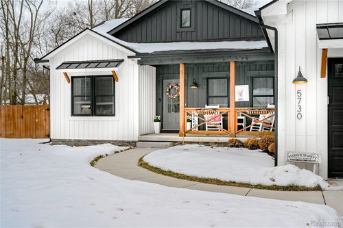 5730 Crescent Rd, Waterford, MI, 48327-2623 | Card Image