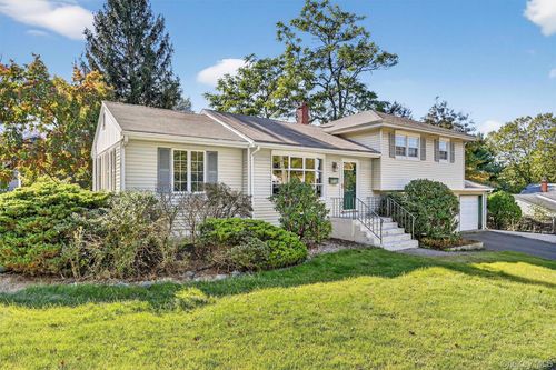 23 Maplewood Blvd, Suffern, NY, 10901-7632 | Card Image