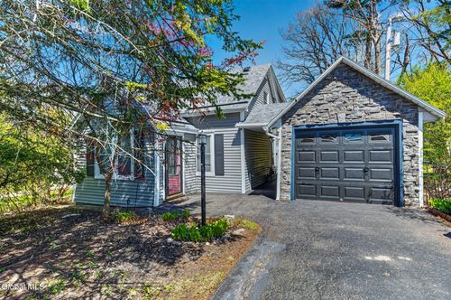 1817 Nott St, Schenectady, NY, 12309-5229 | Card Image