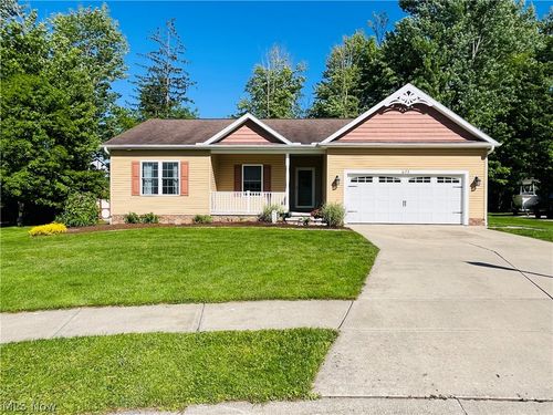 675 Bridle Ct, Geneva, OH, 44041-8279 | Card Image