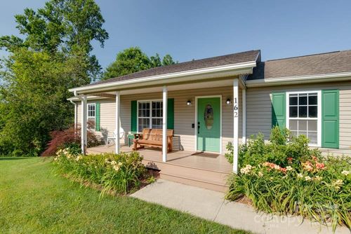 162 Martin Branch Rd, Leicester, NC, 28748-7554 | Card Image