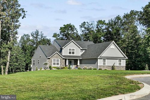 33 Cisella Dr, POTTSVILLE, PA, 17901-3331 | Card Image