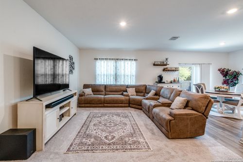 5628 Pearl Mdw, Converse, TX, 78109-3297 | Card Image