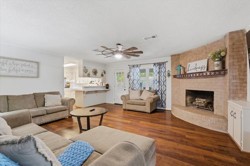 4014 Pin Oak Dr, Mont Belvieu, TX, 77523-9558 | Card Image