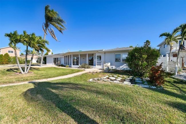 568 Johns Pass Ave, House other with 4 bedrooms, 3 bathrooms and null parking in MADEIRA BEACH FL | Image 20