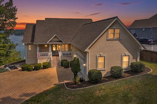 250 Village Ln, Moneta, VA, 24121-5807 | Card Image