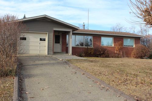 800 2 St Se, Manning, AB, T0H2M0 | Card Image