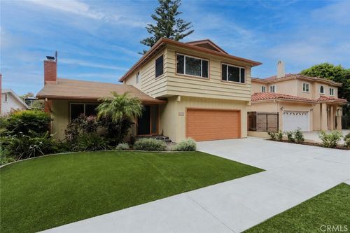 371 Manila Ave, Long Beach, CA, 90814-3208 | Card Image