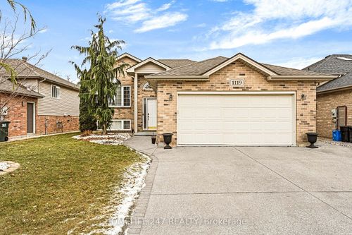 1119 Monarch Meadows Dr, Belle River, ON, N8L0W5 | Card Image