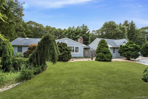 25 Squires Ave, East Quogue, NY, 11942-4601 | Card Image