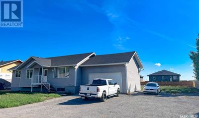 567 Riche St, House other with 5 bedrooms, 3 bathrooms and null parking in Bethune SK | Image 2