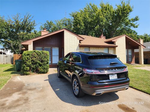 517 Gibbins Ct, Arlington, TX, 76011-5657 | Card Image