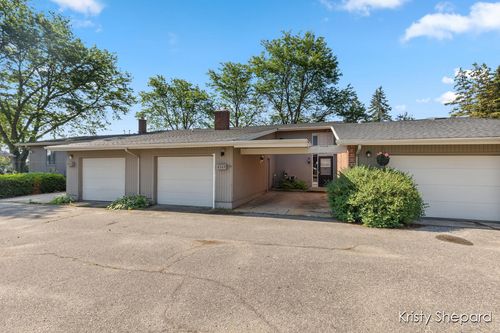 4343 Walnut Hills Dr Se, Grand Rapids, MI, 49512-3830 | Card Image
