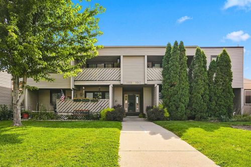 1040 Prairie Meadow Ct, Waterloo, IA, 50701-4800 | Card Image