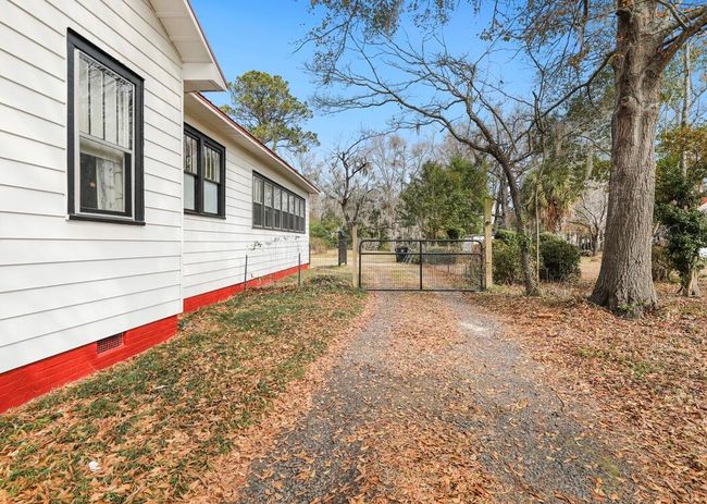 Driveway to backyard | Image 4
