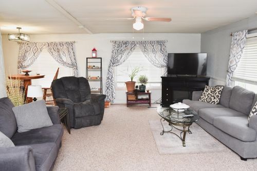 696 Riviera Ct, Columbus, OH, 43207-4743 | Card Image