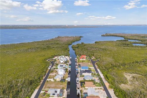 3247 Manatee Dr, ST. JAMES CITY, FL, 33956-2526 | Card Image