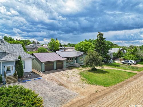 1037 Oxford St E, Moose Jaw, SK, S6H7L4 | Card Image
