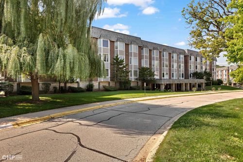 apt-2f-201 Thames Pkwy, Park Ridge, IL, 60068-3678 | Card Image