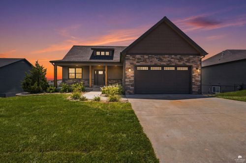 4517 Lamonte Dr, Manhattan, KS, 66503-8896 | Card Image